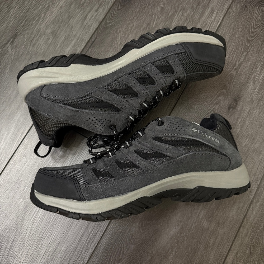 Columbia Men's Charcoal and Black Athletic Shoes